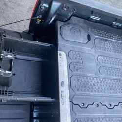 gmc sierra 2020 rolling trunk tool box/ storage