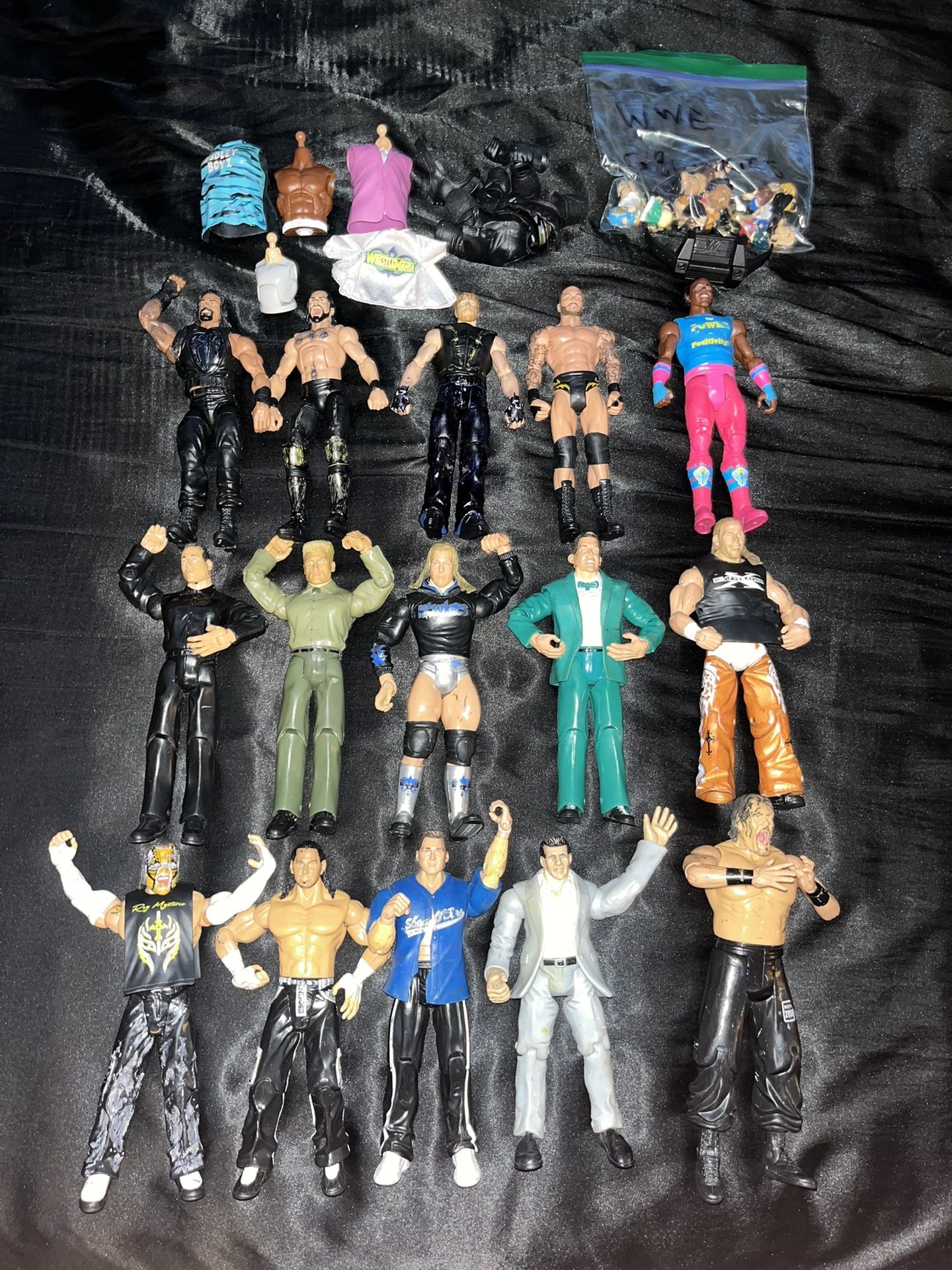 WWE ACTION FIGURE LOT
