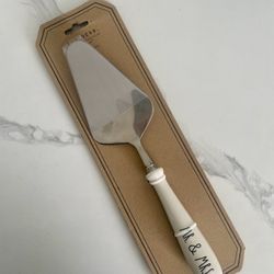 Rae Dunn Wedding Cake Server