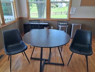 Table with 4 chairs