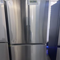 LG 32 cu ft 3-Door French Door Refrigerator - LRFLS3216S - MSRP $3,100 - Our Price $1,650