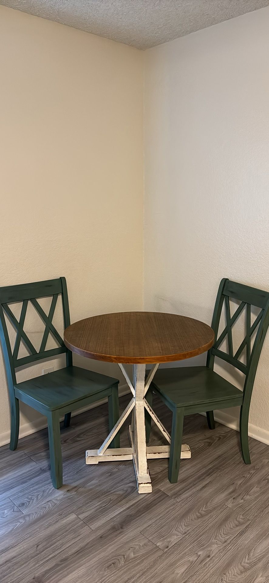 Table & Chairs