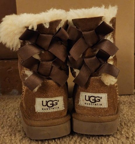 Bailey Bow Tie UGG Boots Boots Little Kids Size 9