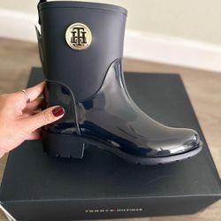 Tommy Hilfiger Kippa Rain Boot. Size 8