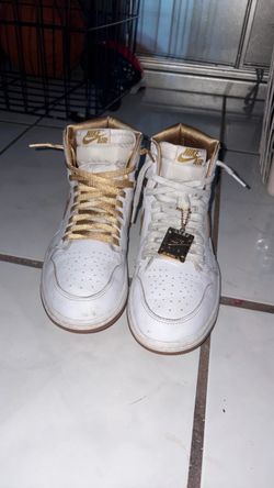 jordan 1’s, white and gold. size 9