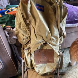 Jansport Vintage Camping Backpack W/frame  25$ 