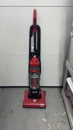 Dirt Devil Power Express Upright Vacuum – Great Condition For sale: Dirt Devil Power Express Upright Vacuum in great working condition. Powerful suct
