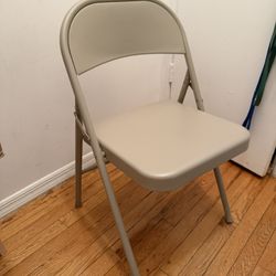 Beige Metal Folding Chair – Great Condition