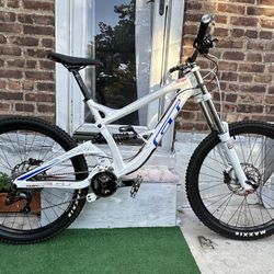 GT Fury Elite