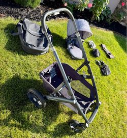 UPPAbaby Vista with bassinet and car seat attachment
