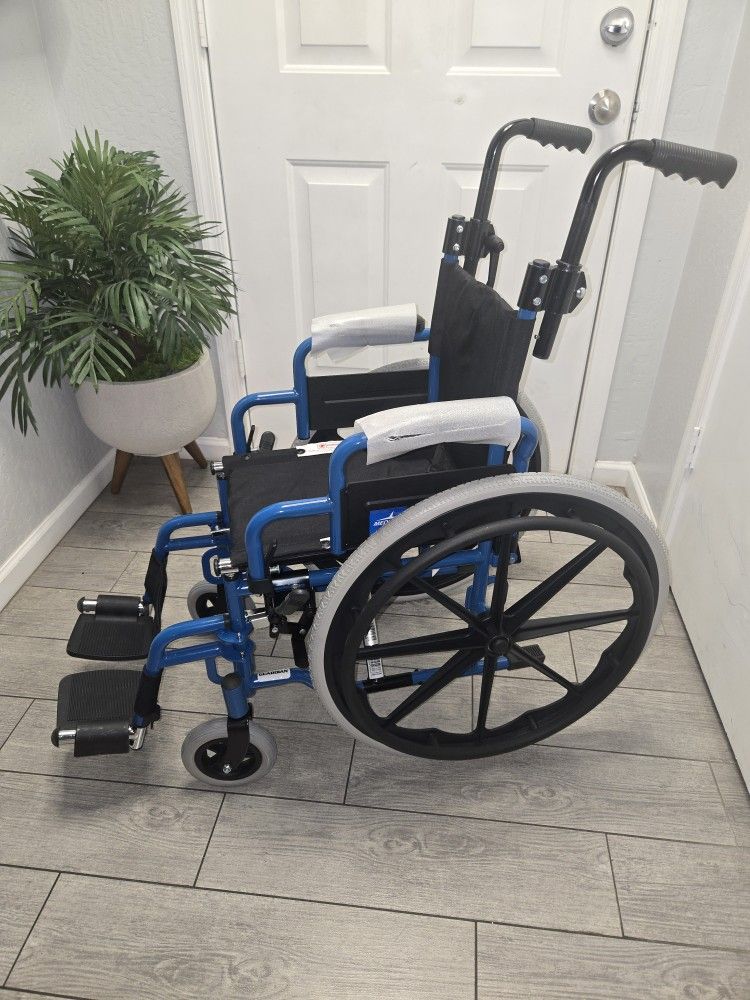 Kids Medline Pediatric Wheelchair with 12" Wide Nylon Seat, Silla De Ruedas Para Niño