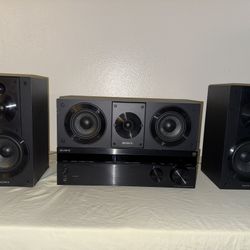 Complete Bluetooth High Resolution 4k Sony stereo system in good working condition 