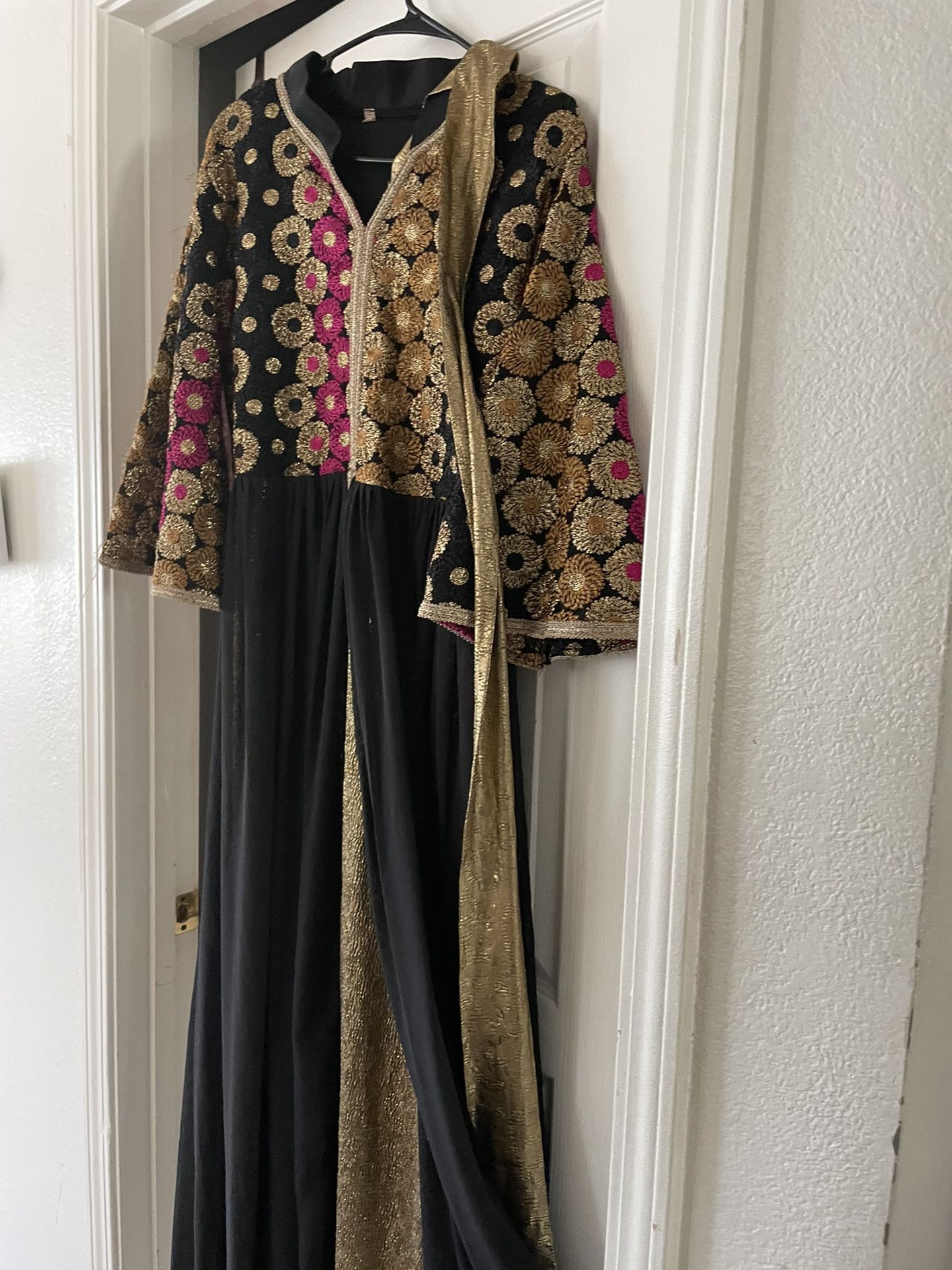 Traditional Middle Eastern Dress
