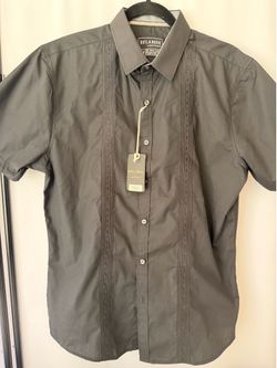 Outlander Men’s Button-Up Shirt – Medium  Guayabera