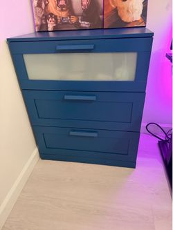 3-drawer dresser 80$