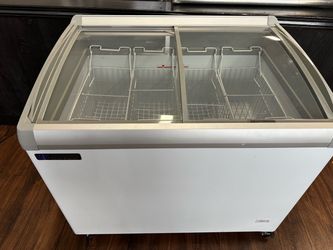 Master-Bilt Cold-In 3 Series Glass Lid Chest Freezer