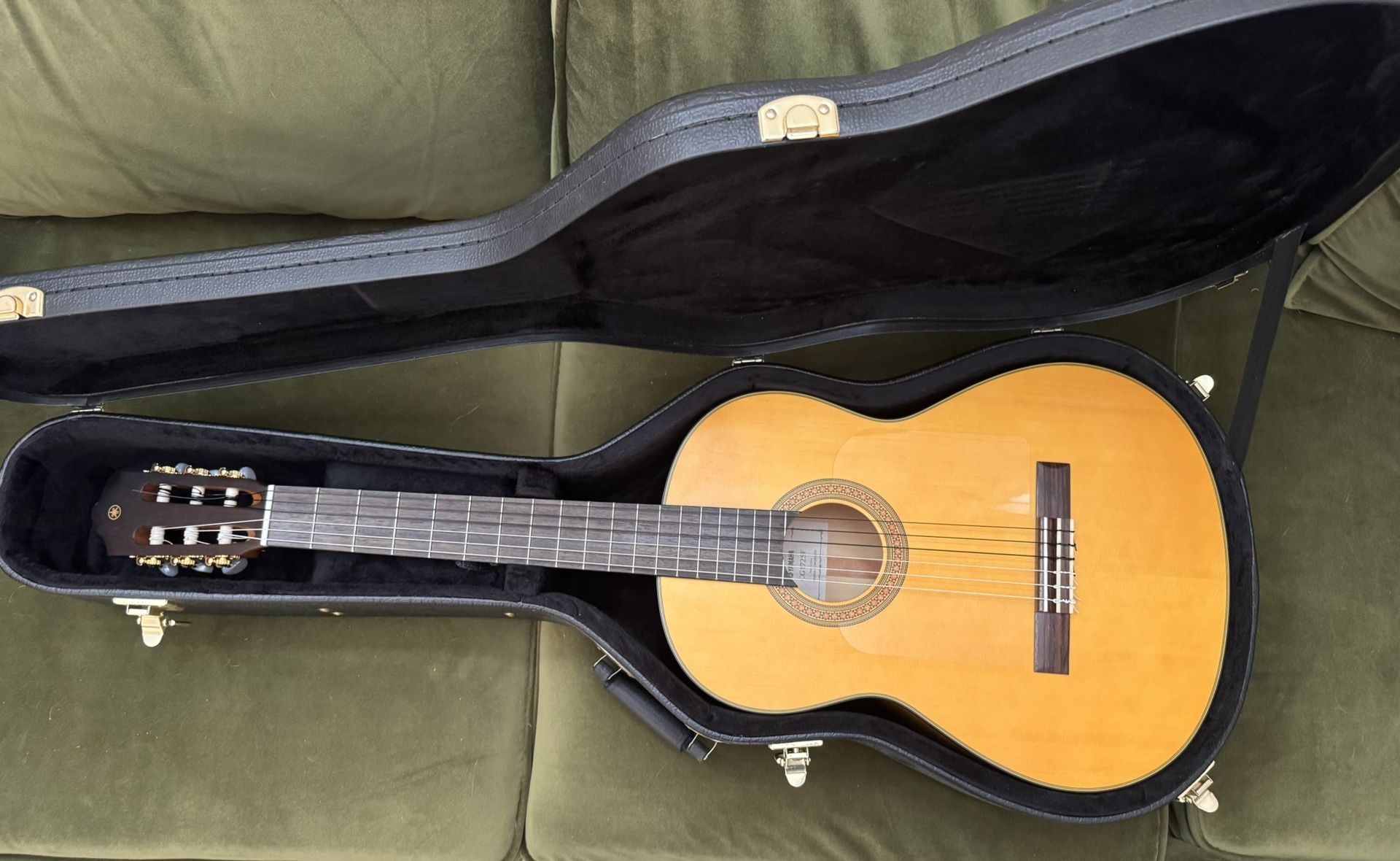 Yamaha CG172-SF Nylon String Flamenco Guitar Like New