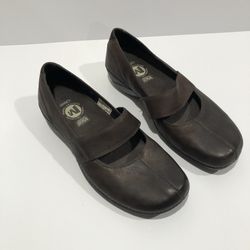 Women’s Merrell Brown Leather Shoes Size 7