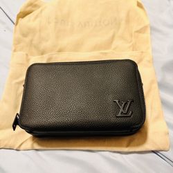 Lv Alpha Wearable Wallet