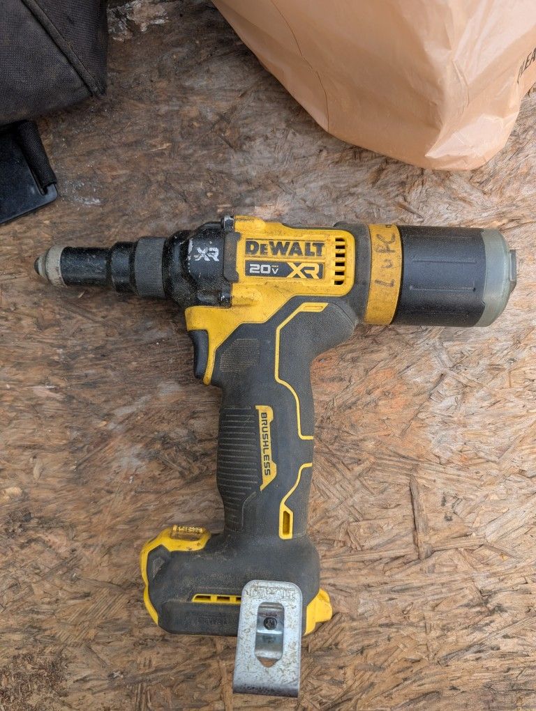 DeWalt Rivet Tool Bare Tool No Battery
