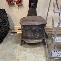Vermont Castings Defiant Wood Stove Oven for Sale in Kernersville, NC -  OfferUp