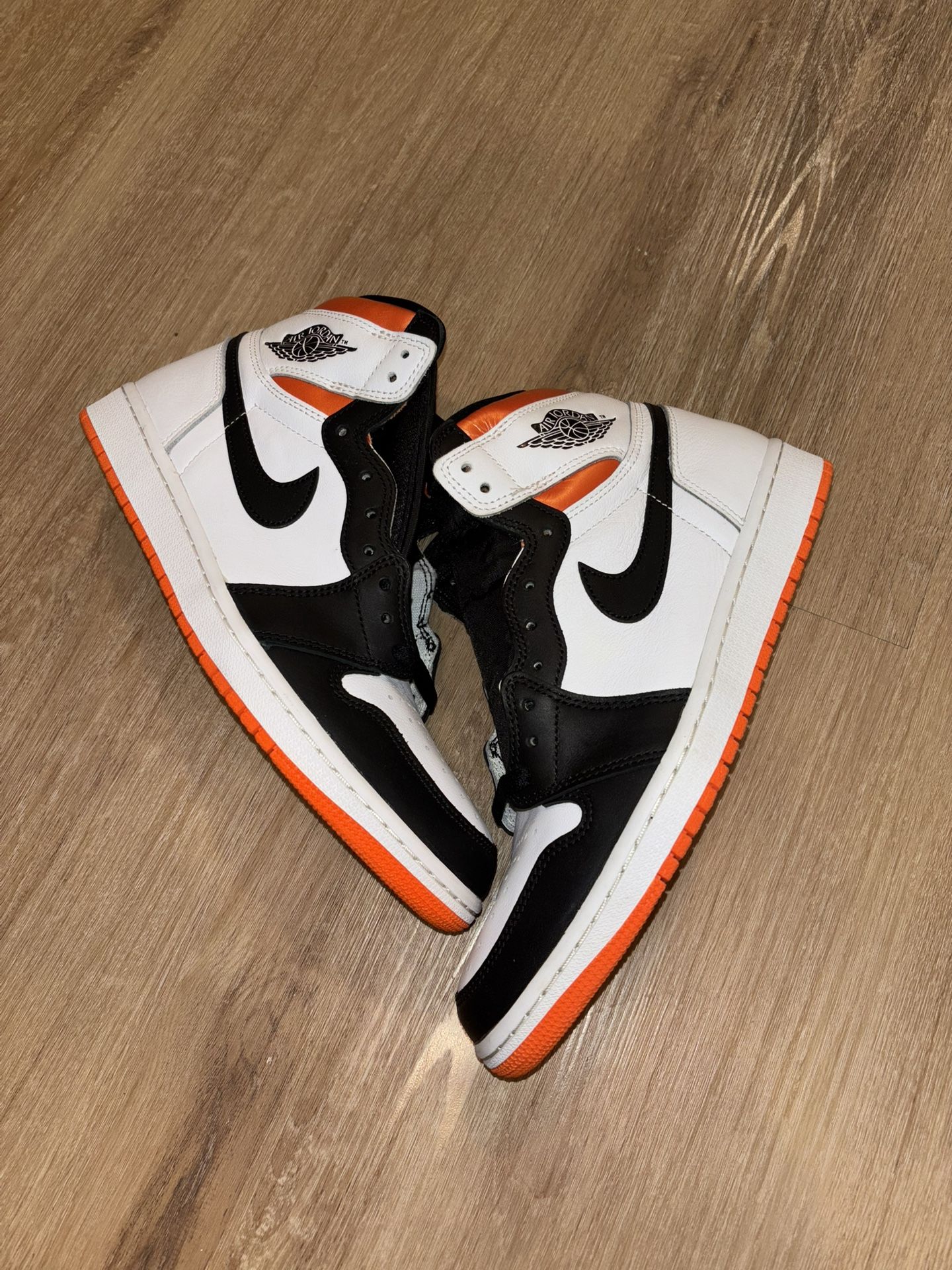 Jordan 1 Retro High Electro Orange Sz 10