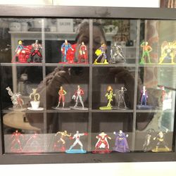 DC Comics Nano Metalfigs - Batgirl - Yellow Bat Signal & Black /Blue Cape - 2020 Metal Lot  24 pieces  Box collectors  11 X 13