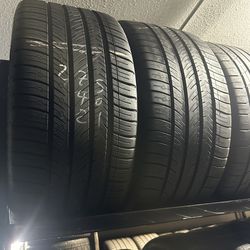 PAIR OF TIRE 275 40 21 MICHELIN 85% LIFE