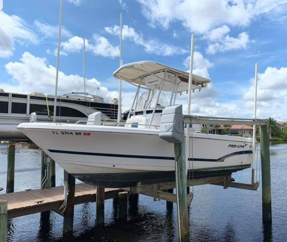 2008 Proline 21' open fisherman center console boat mercury