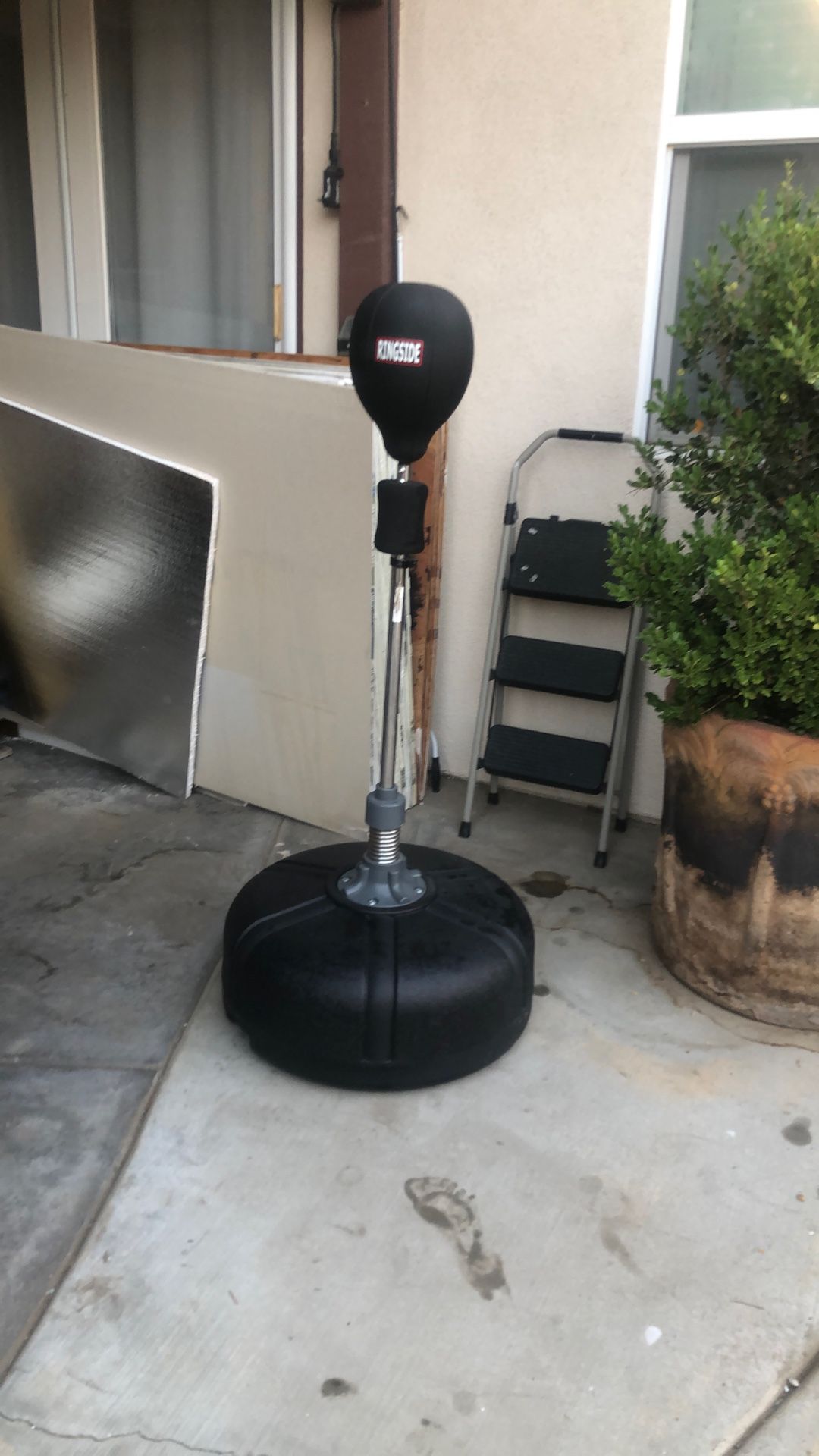 STAND BOXING TOOL TRAINING