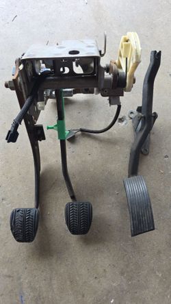 Mustang pedal assemby