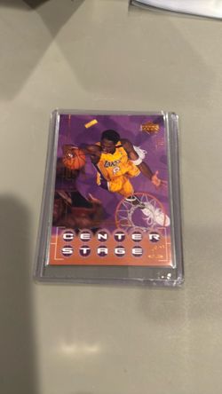 2000 UPPER DECK OVATION CENTER STAGE CS10 KOBE BRYANT CENTER STAGE