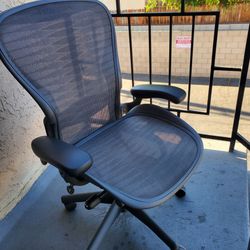 Herman Miller Aeron Chair Size C Fully Loader Black With Mesh erganomic