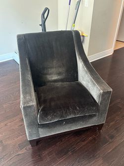 Arm chair and patio chairs - must be picked up today or tomorrow