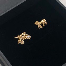 ❤︎ COACH ❤︎ 90715 Demi-Fine Horse And Carriage Stud Earring