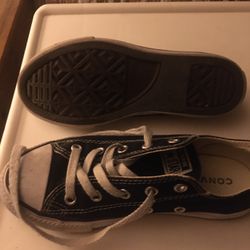 Lnew Kids Converse Size 13 1/2 Only $20