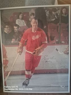 Gordie howe 16×20 auto picture