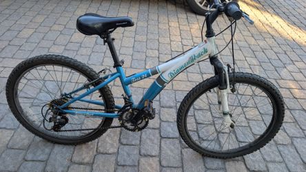 Diamondback Tess 24" youth mountain bike