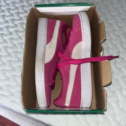 Size 7 Suede Pumas