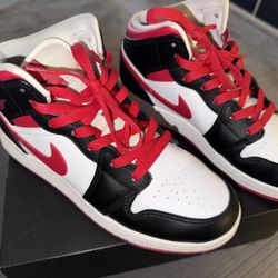 Air Jordan 1 Mid (GS) 