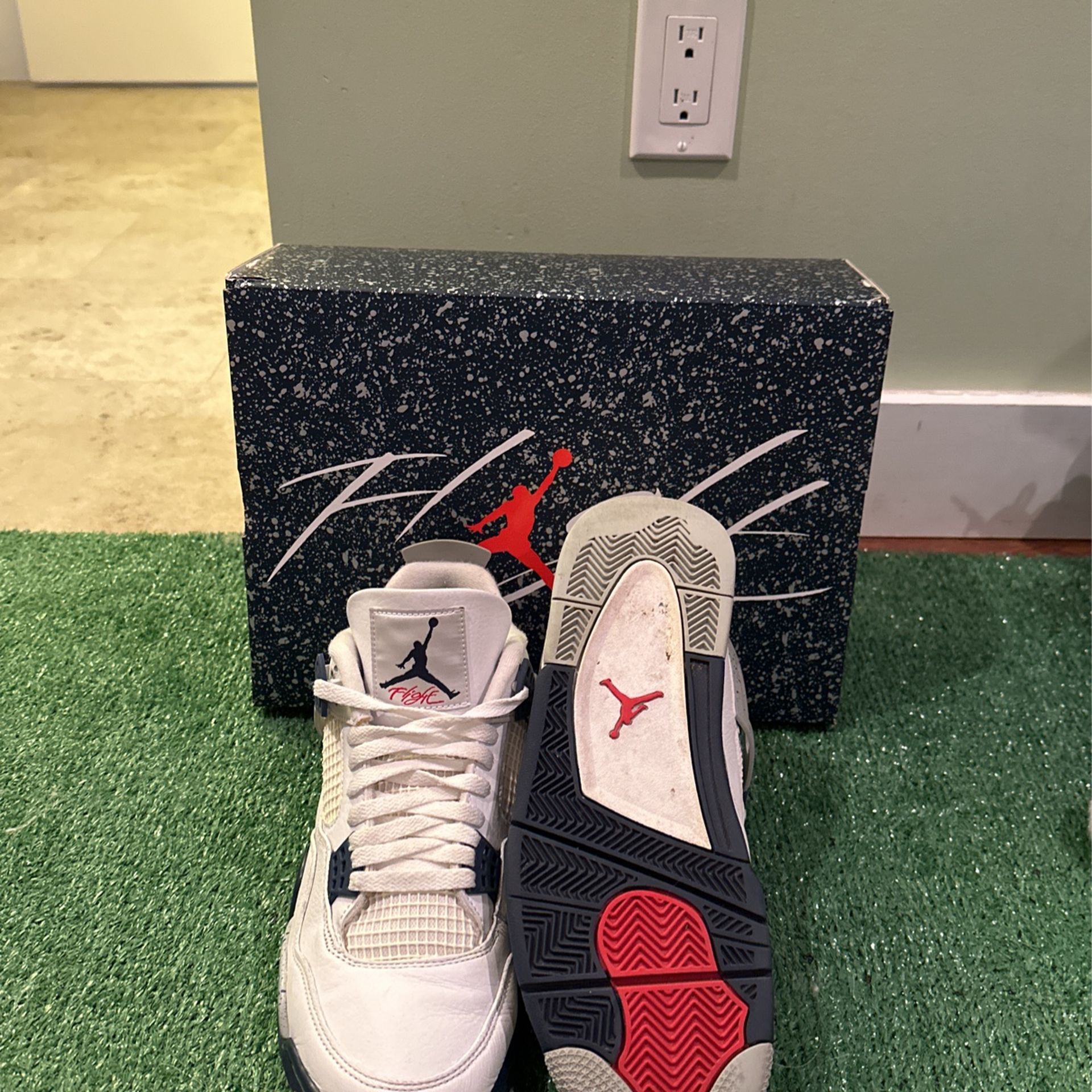 Air Jordan 4 Midnight Navy Size 10.5 With Box display picture 1