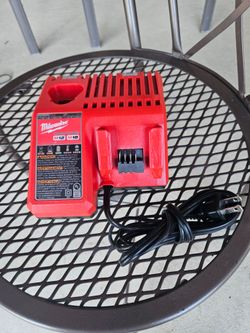 Milwaukee battery  charge