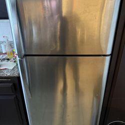 Refrigerator Used / Usado  Pickup Only