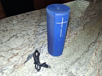 Bluetooth speaker like new with charger $70 no less