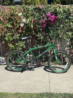BOYS BIKE..
