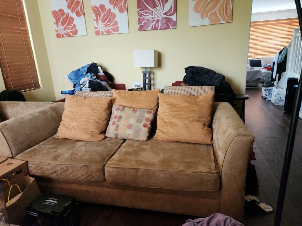 Comfy Neutral Couch + Loveseat w/ Pillows – Must Go!
