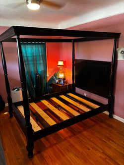 Bedframe Queen-size Black