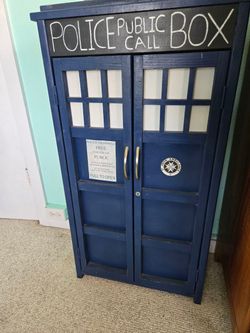 Fun Homemade Doctor Who TARDIS style cabinet/bookshelf
