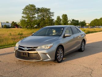 Toyota Camry  Hybrid XLE