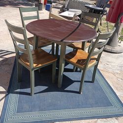 COMEDOR CON 4 SILLAS.